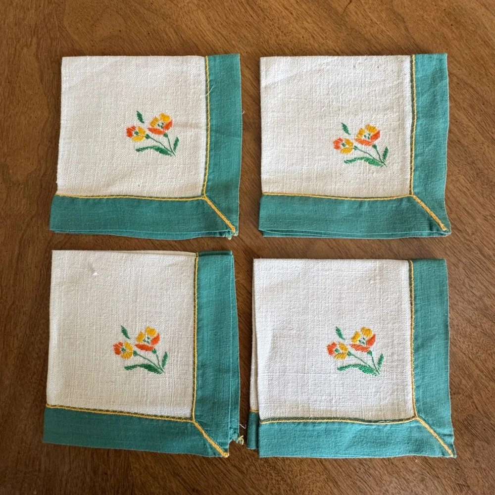 Vintage Set of 4 Linen Cocktail Napkins Cream Green Floral Embroidery 10x10 Sq